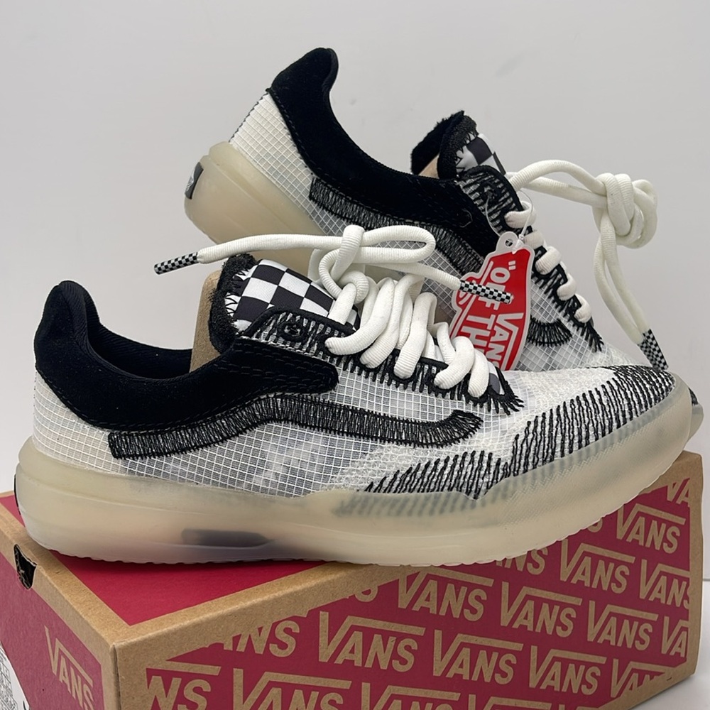 Vans WMNS Ultimatewaffle Checkers White/Black
VN0007NJYB2 Sneakers - Picture 7 of 16